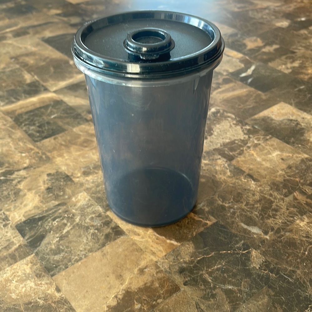 COPY - Tupperware 1 1/4L container BNWOT 🥰🥰